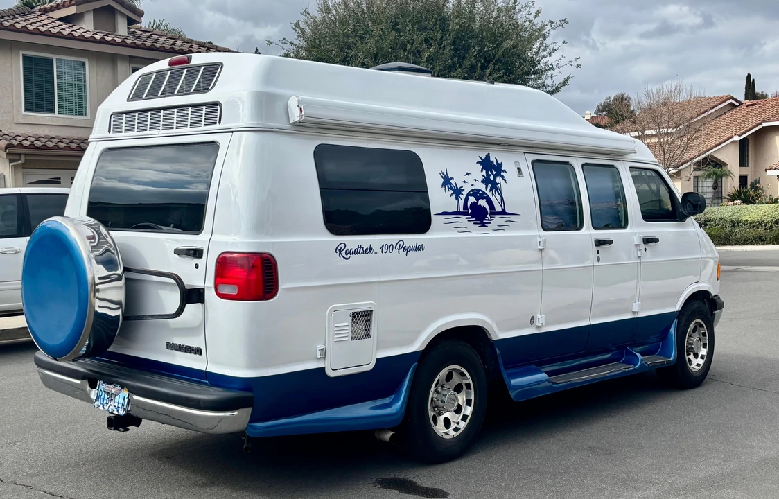 2000 Dodge Ram Van - Image 16 of 31