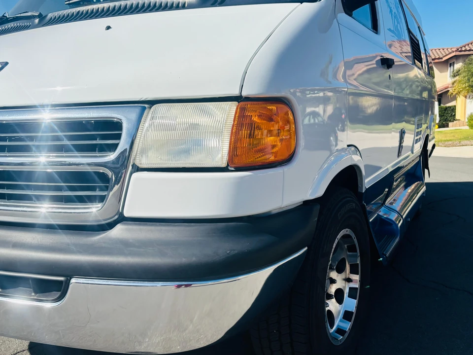 2000 Dodge Ram Van - Image 24 of 31