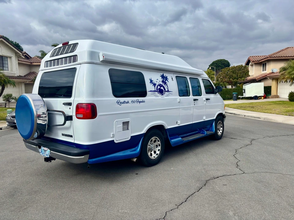 2000 Dodge Ram Van - Image 14 of 31
