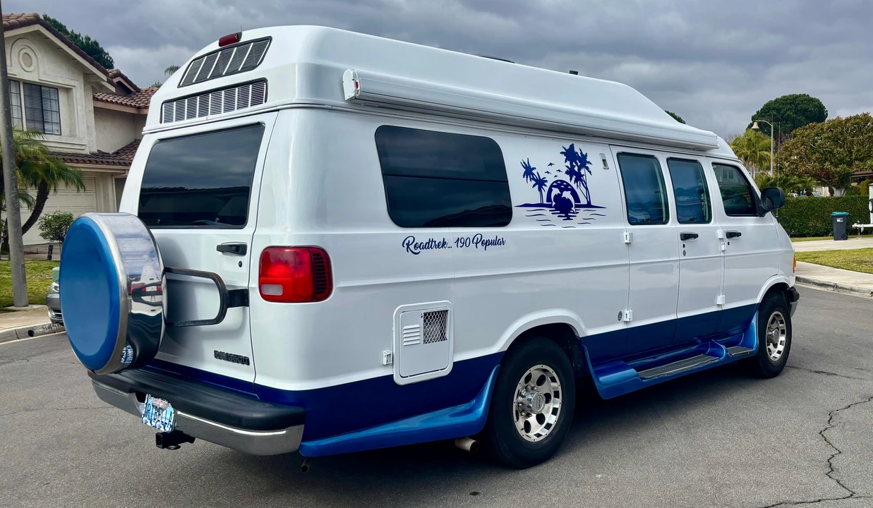 2000 Dodge Ram Van - Image 15 of 31