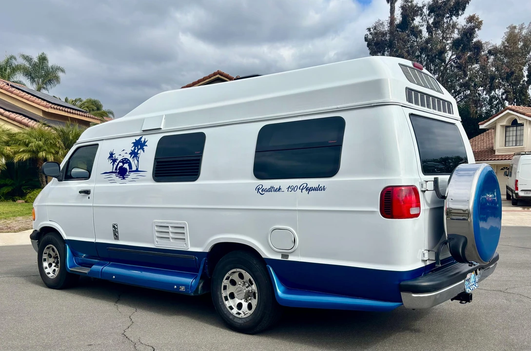 2000 Dodge Ram Van - Image 10 of 31