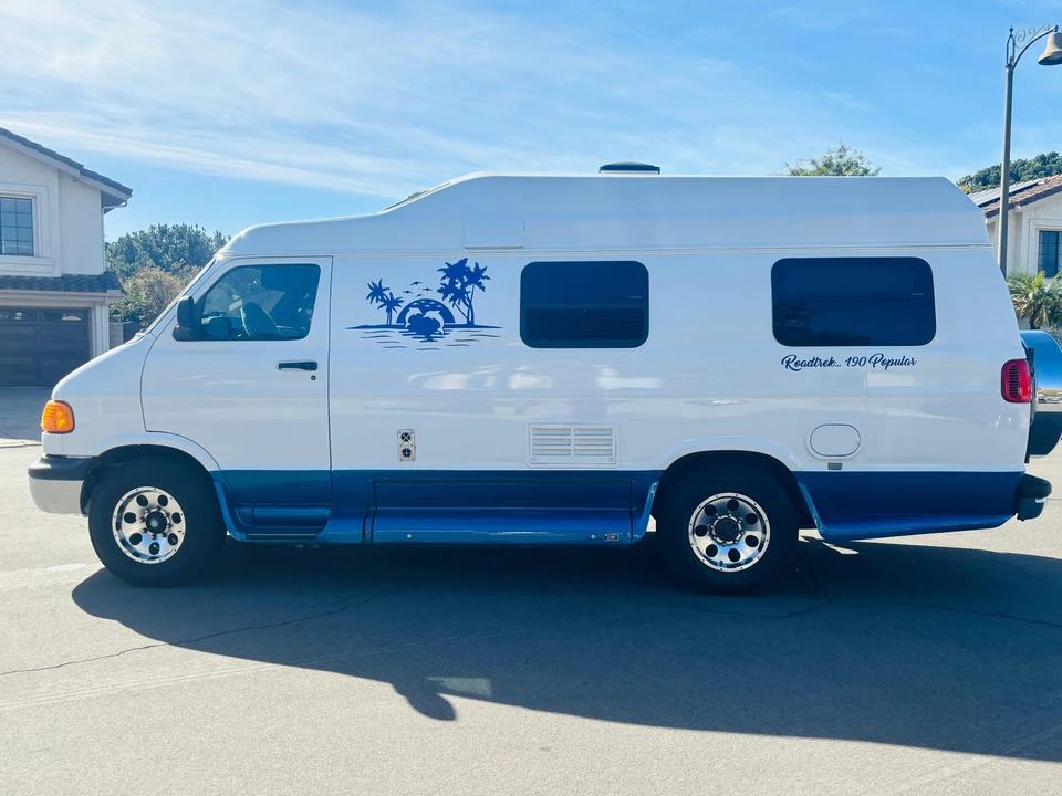 2000 Dodge Ram Van - Image 9 of 31