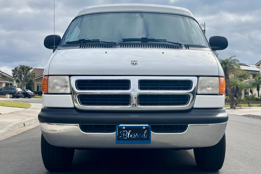 2000 Dodge Ram Van - Image 2 of 31