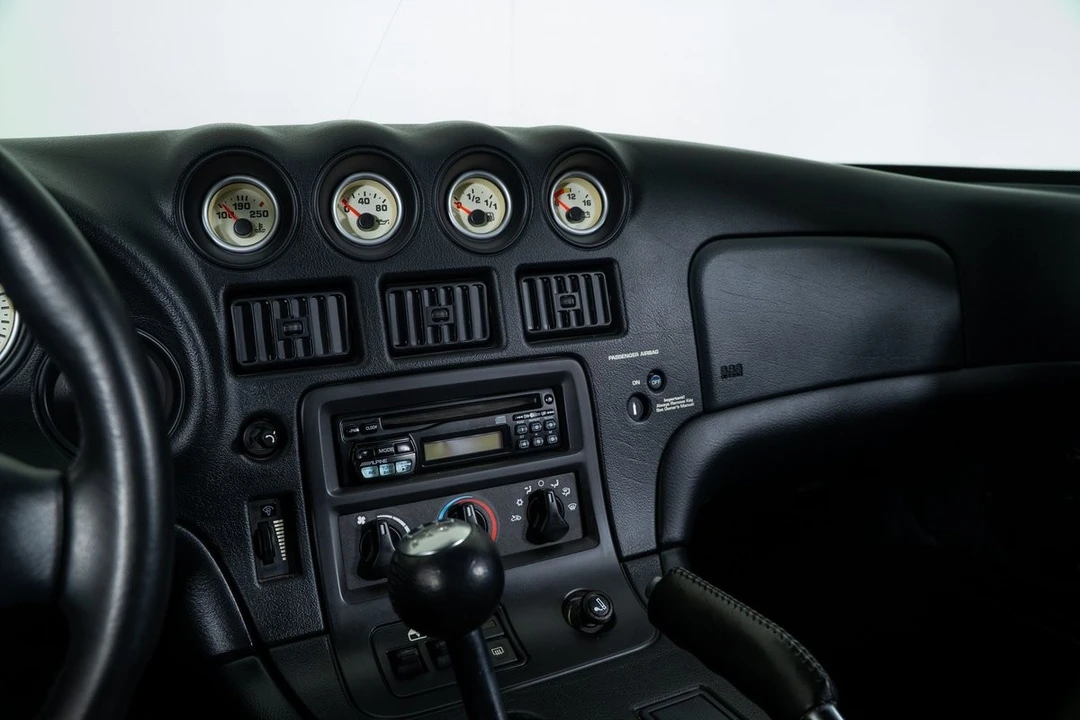 2000 Dodge Viper GTS 2nd Gen - Image 25 of 31