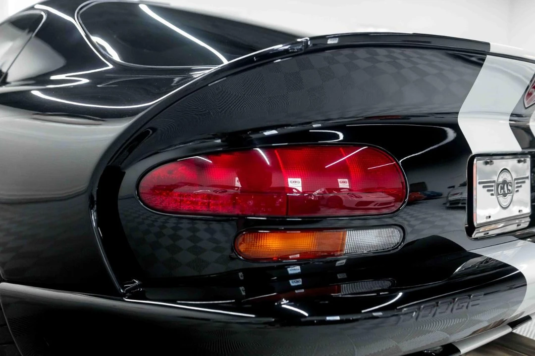 2000 Dodge Viper GTS 2nd Gen - Image 28 of 31