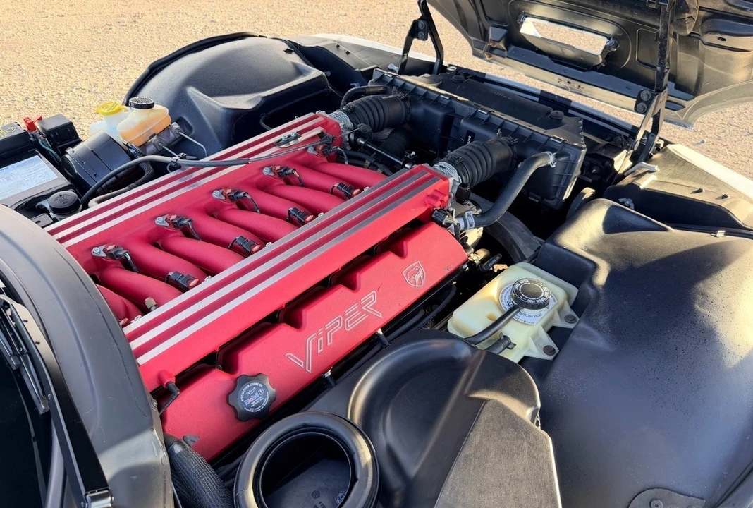 2000 Dodge Viper GTS 2nd Gen - Image 16 of 21
