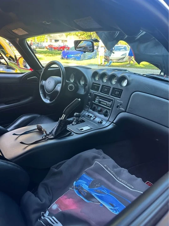 2000 Dodge Viper GTS 2nd Gen - Image 2 of 9