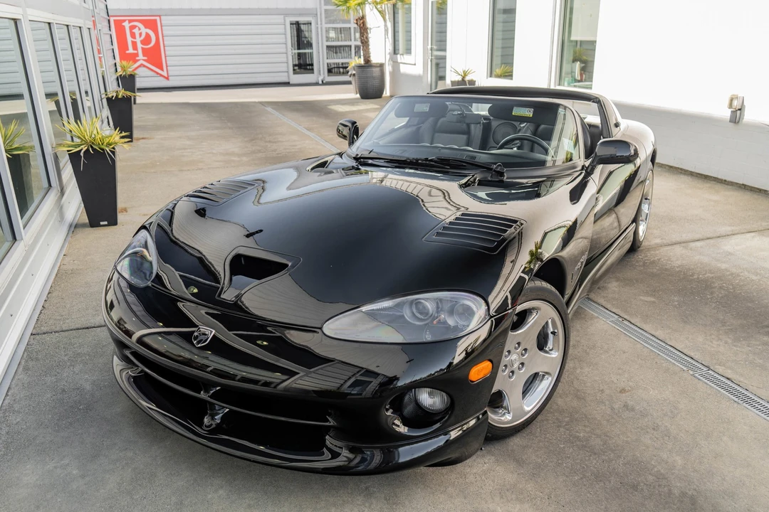 2000 Dodge Viper 2nd Gen - Image 2 of 31