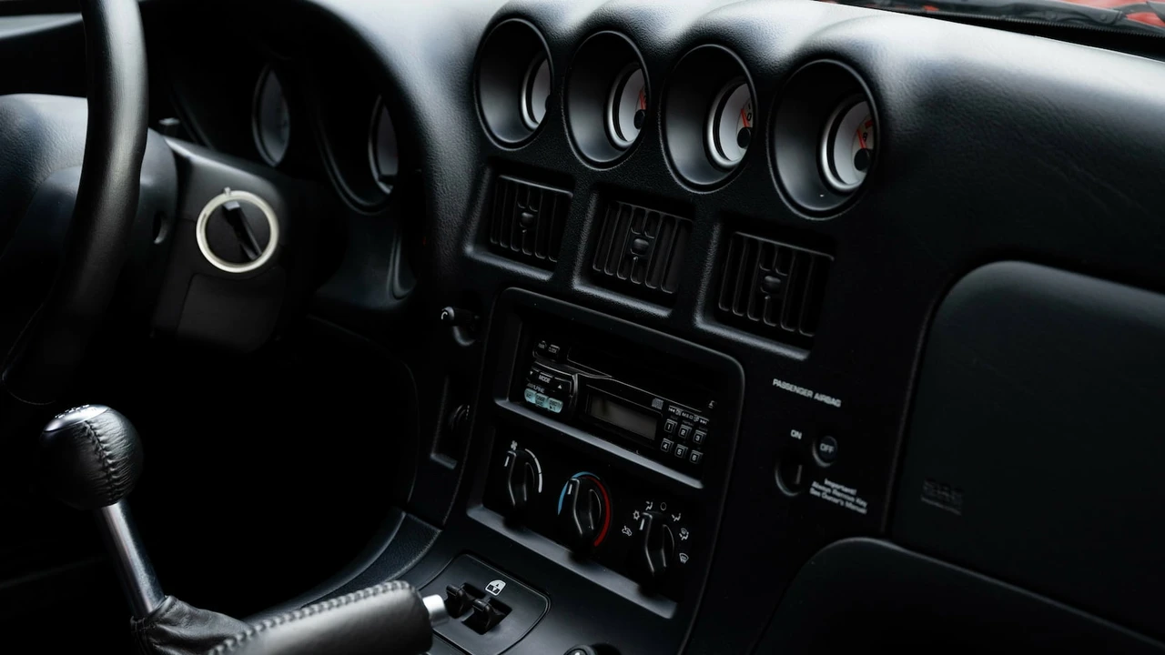 2000 Dodge Viper 2nd Gen - Image 16 of 31