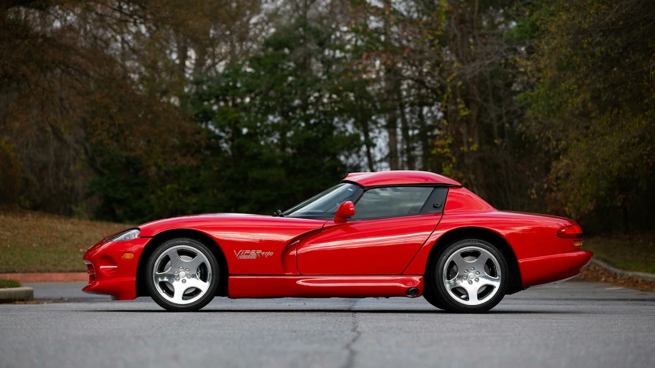 2000 Dodge Viper 2nd Gen - Image 2 of 31