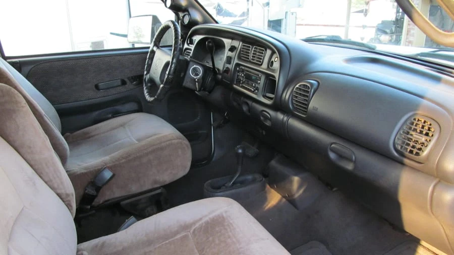 2000 Dodge Ram Van - Image 4 of 20