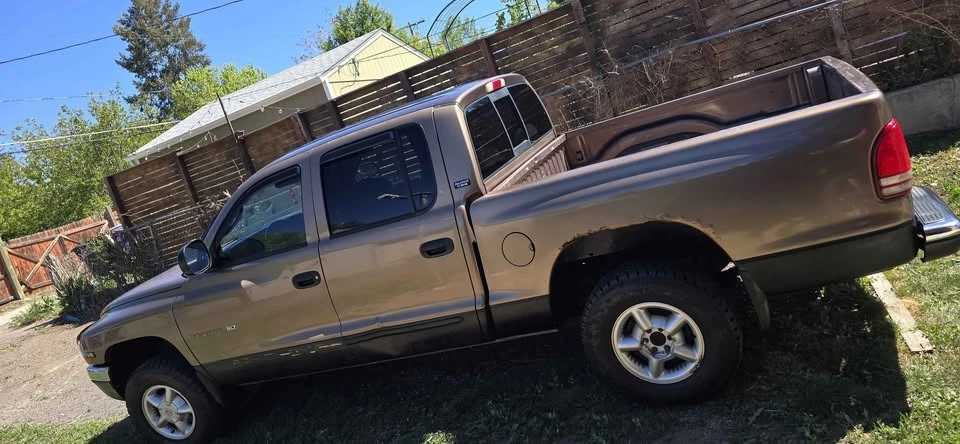 2000 Dodge Dakota 2nd Gen - Image 2 of 5