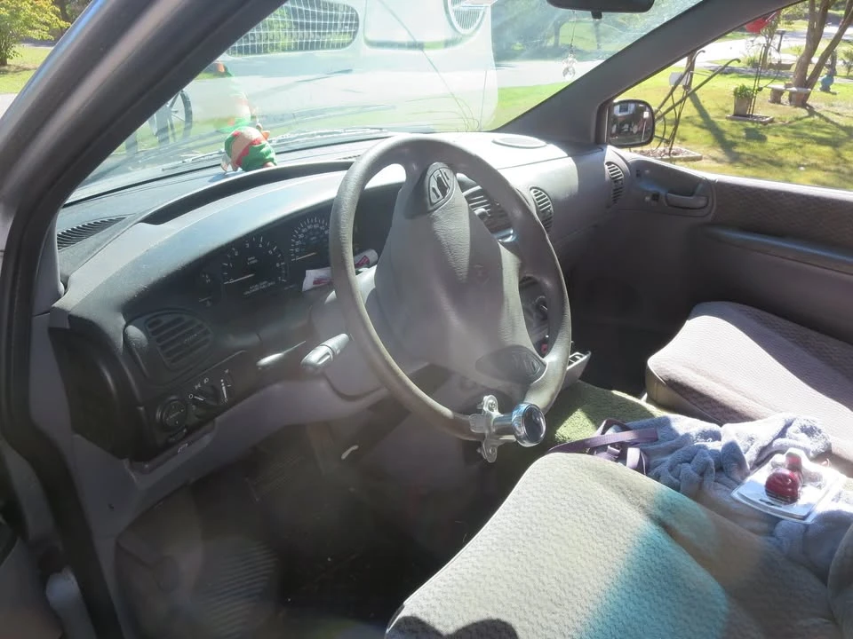 2000 Dodge Caravan - Image 5 of 11
