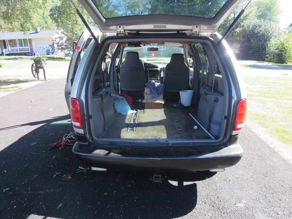 2000 Dodge Caravan - Image 6 of 11