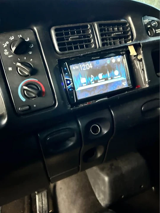 2000 Dodge Ram 2nd Gen - Image 11 of 16