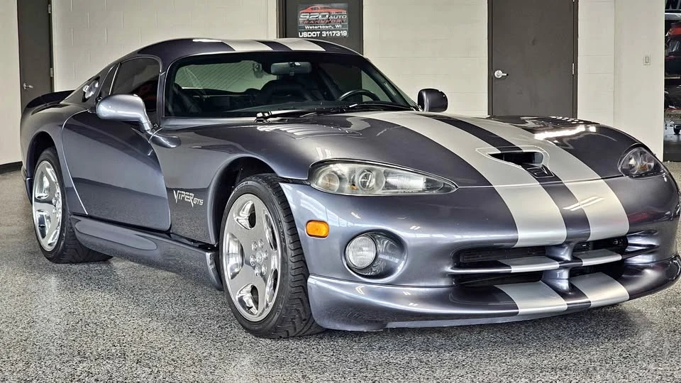 2000 Dodge Viper GTS 2nd Gen - Image 2 of 18