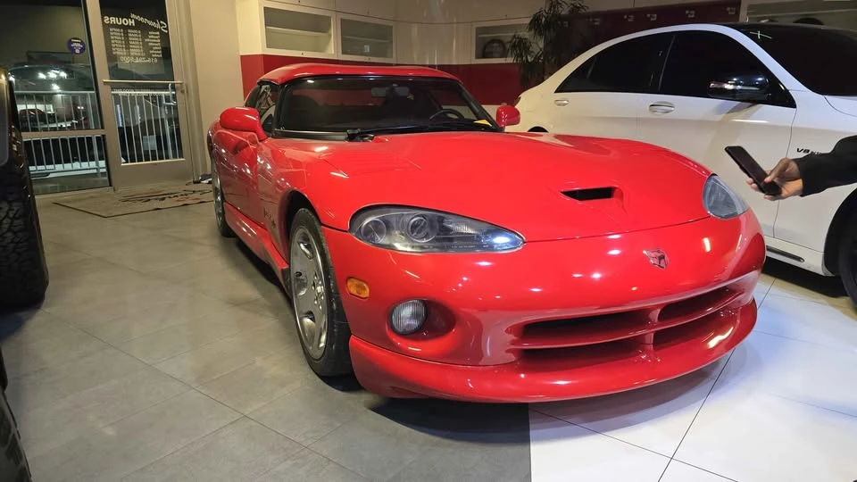 2000 Dodge Viper 2nd Gen - Image 2 of 8