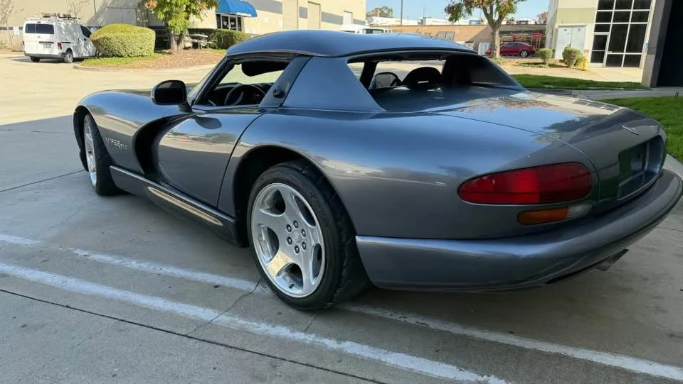 2000 Dodge Viper 2nd Gen - Image 2 of 5