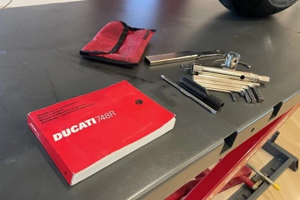 2000 Ducati 748 - Image 7 of 7