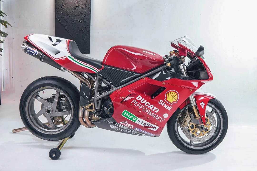 2000 Ducati 748 - Image 2 of 31