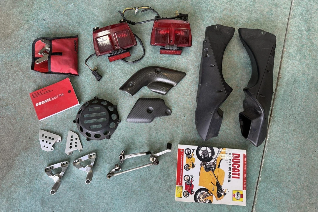 2000 Ducati 996 - Image 8 of 8