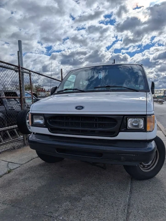 2000 Ford Econoline Van - Image 2 of 5