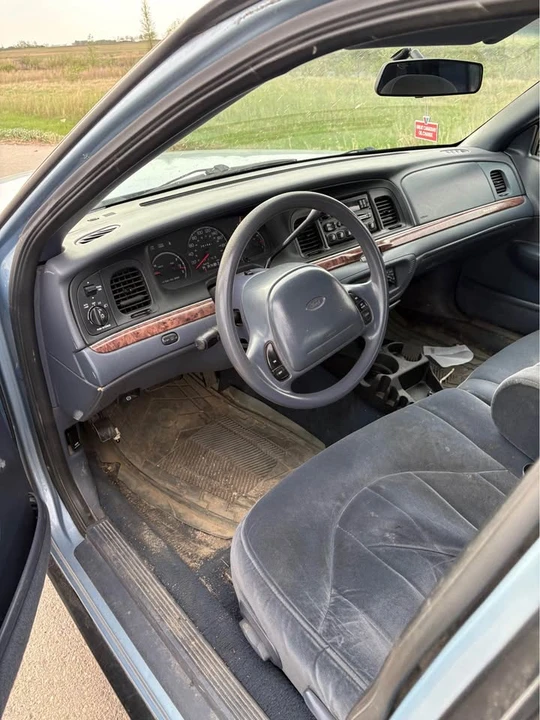 2000 Ford Crown Victoria - Image 5 of 7