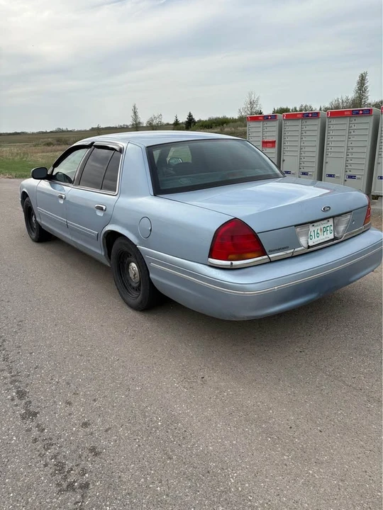 2000 Ford Crown Victoria - Image 3 of 7