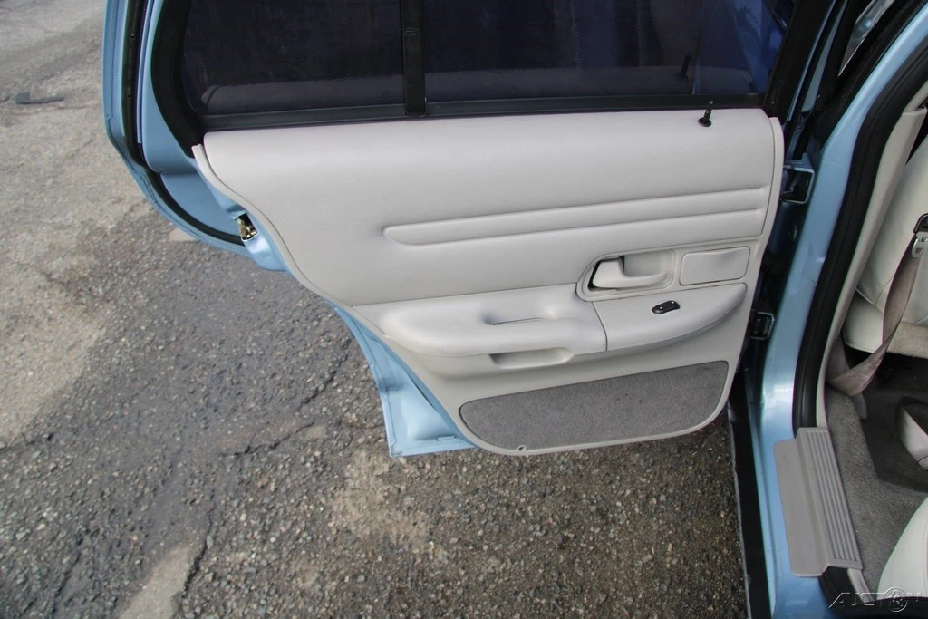 2000 Ford Crown Victoria - Image 18 of 21