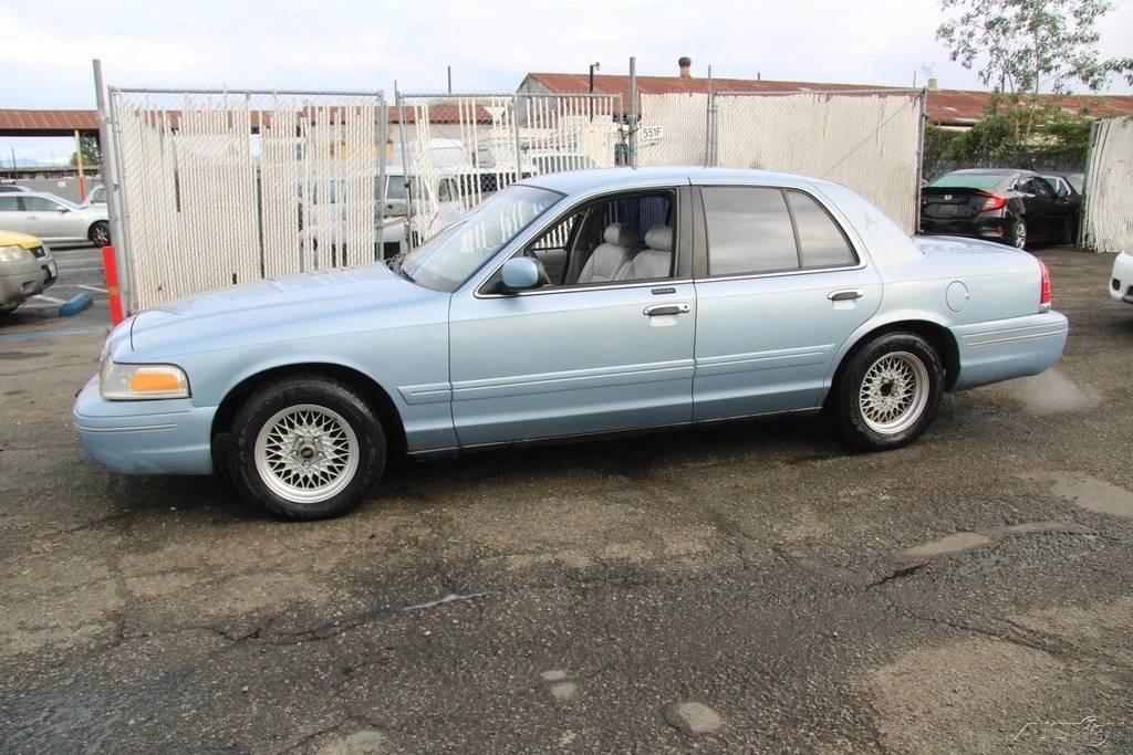 2000 Ford Crown Victoria - Image 3 of 21