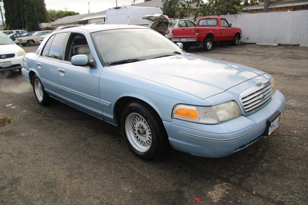 2000 Ford Crown Victoria - Image 9 of 21