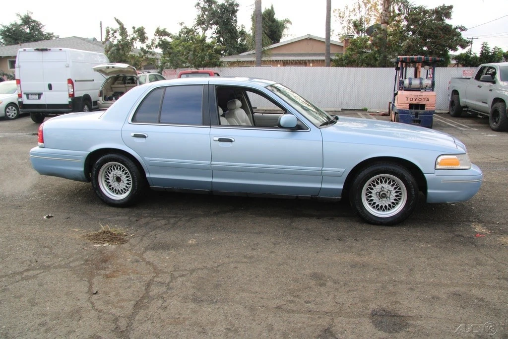 2000 Ford Crown Victoria - Image 8 of 21