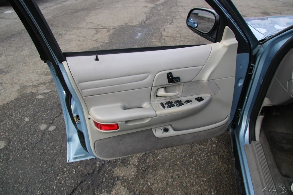 2000 Ford Crown Victoria - Image 12 of 21