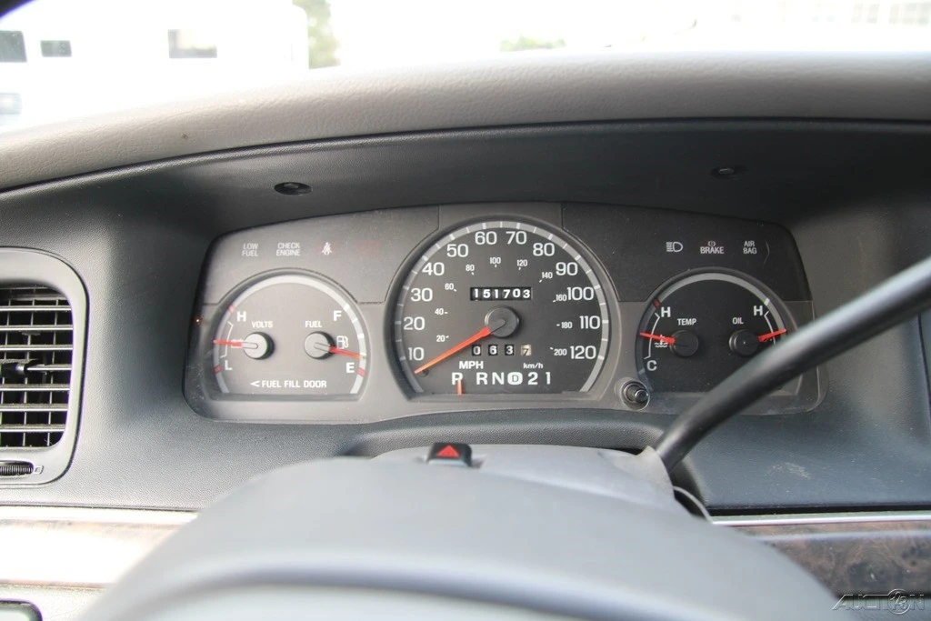 2000 Ford Crown Victoria - Image 15 of 21