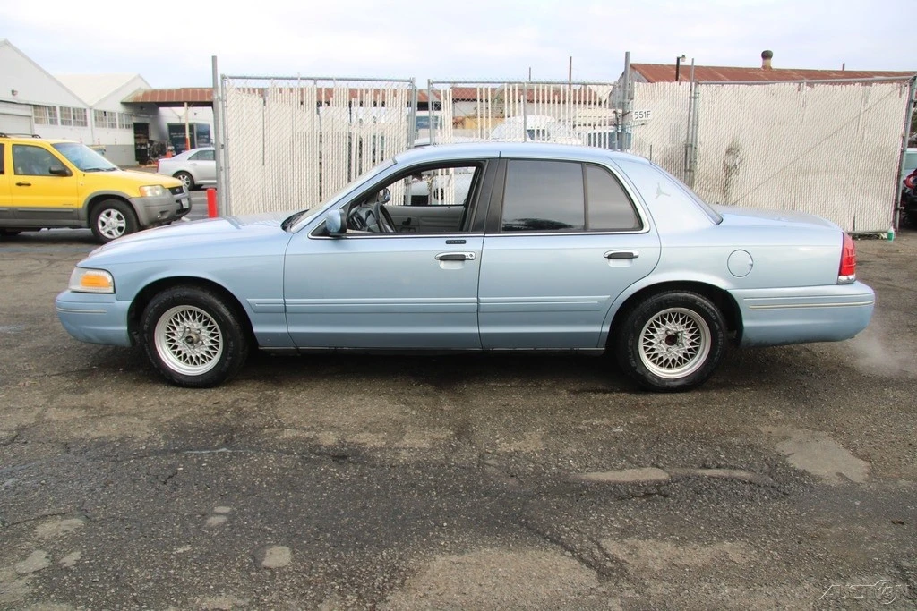 2000 Ford Crown Victoria - Image 4 of 21