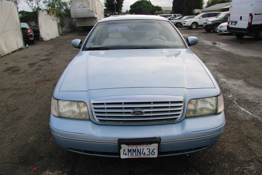2000 Ford Crown Victoria - Image 10 of 21