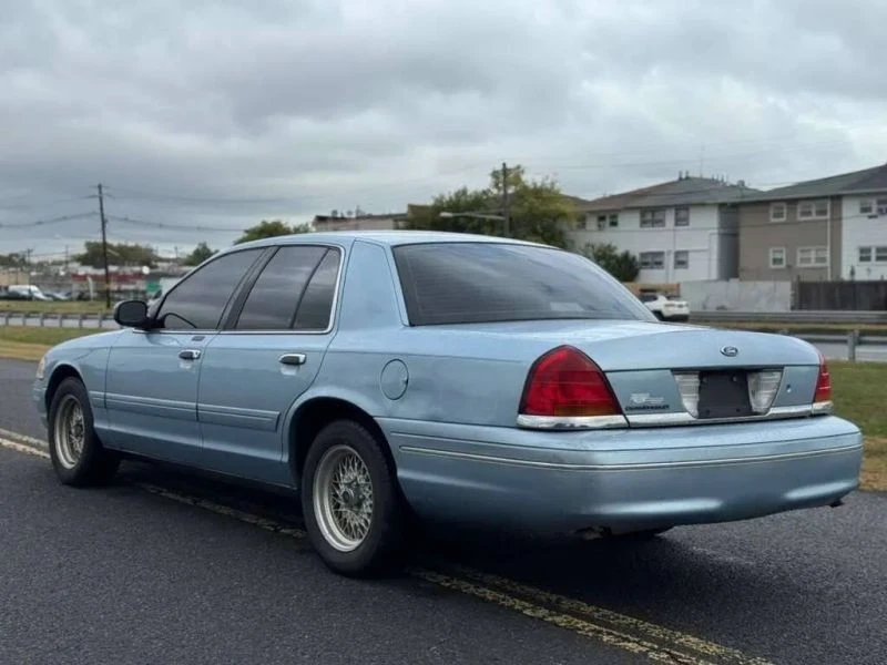 2000 Ford Crown Victoria - Image 4 of 12