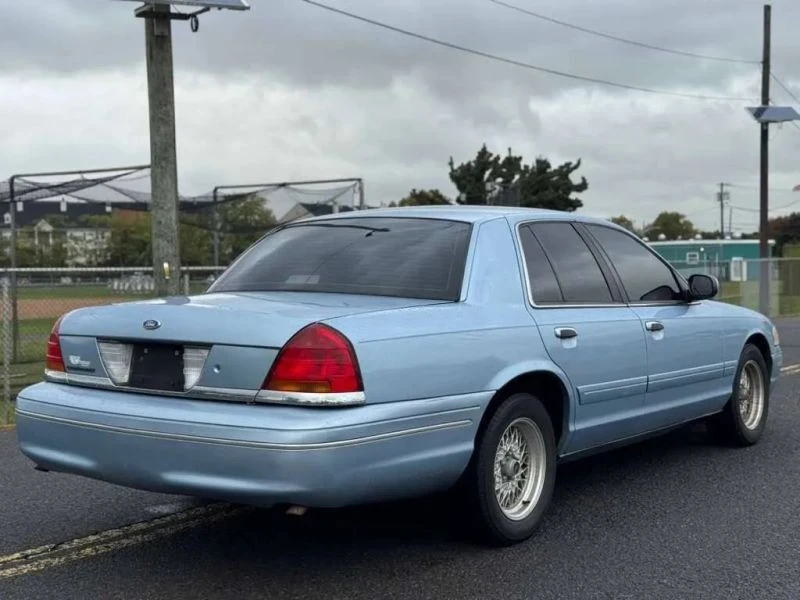 2000 Ford Crown Victoria - Image 6 of 12