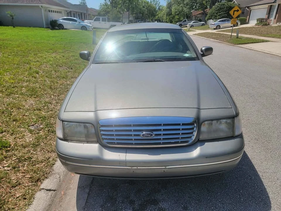2000 Ford Crown Victoria - Image 2 of 9