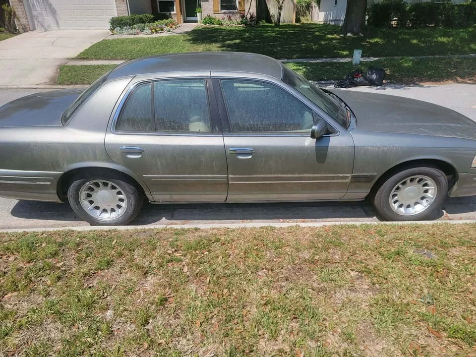 2000 Ford Crown Victoria - Image 3 of 9