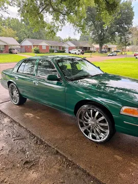 2000 Ford Crown Victoria LX Sedan 4D