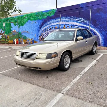 2000 Ford Crown Victoria