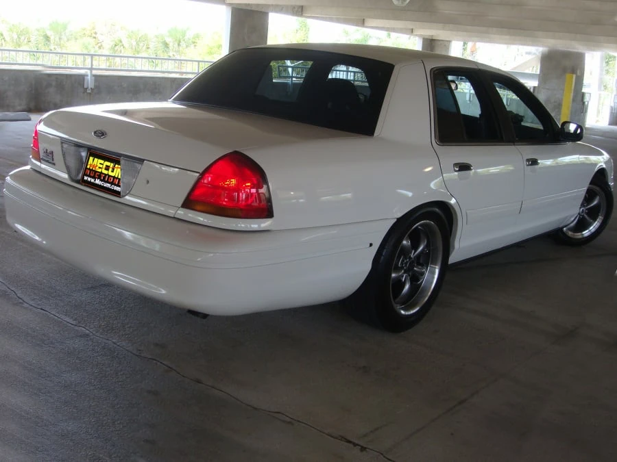 2000 Ford Crown Victoria - Image 2 of 8