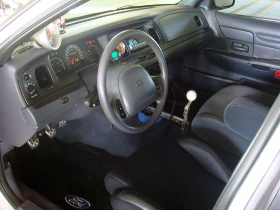 2000 Ford Crown Victoria - Image 5 of 8