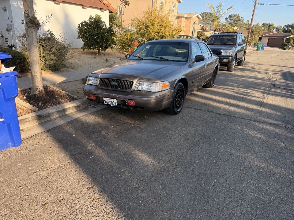 2000 Ford Crown Victoria - Image 9 of 13