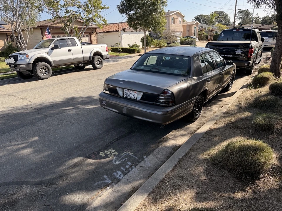 2000 Ford Crown Victoria - Image 4 of 13