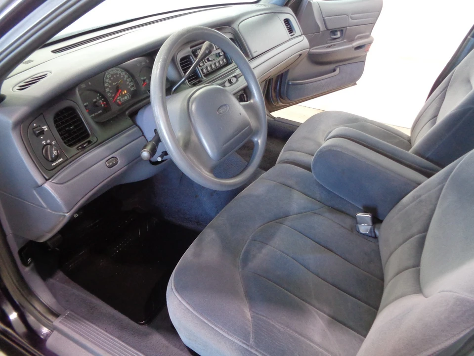 2000 Ford Crown Victoria - Image 14 of 21