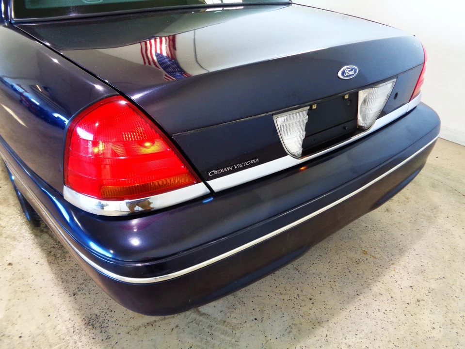 2000 Ford Crown Victoria - Image 11 of 21