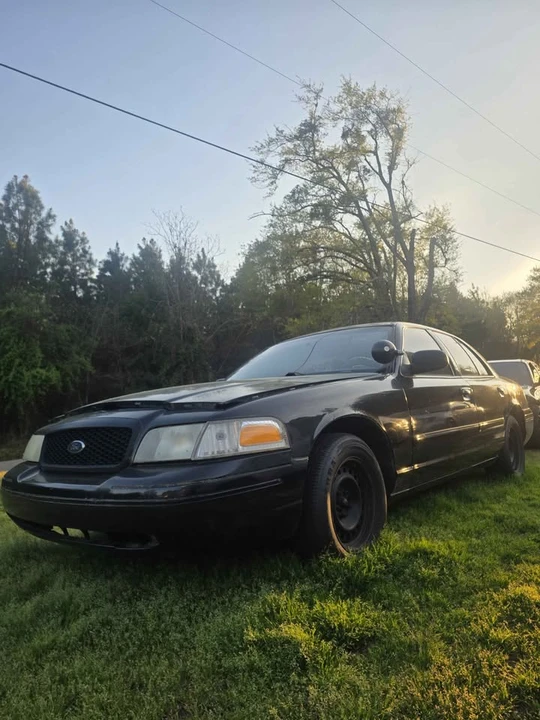 2000 Ford Crown Victoria - Image 2 of 9