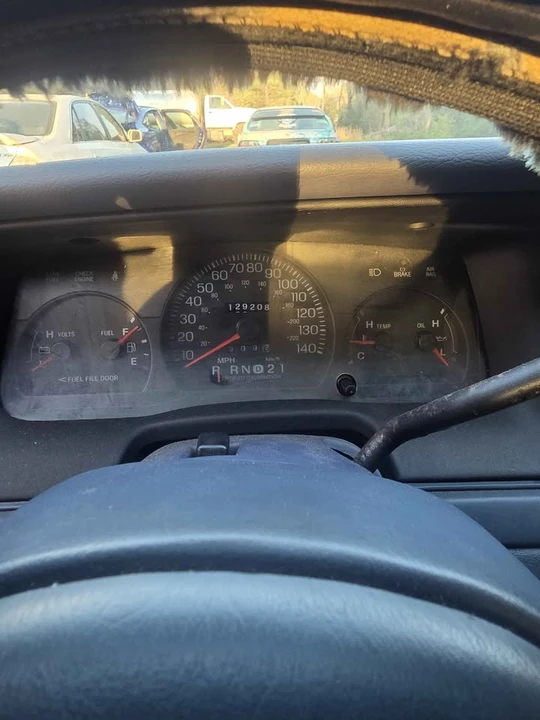2000 Ford Crown Victoria - Image 7 of 9